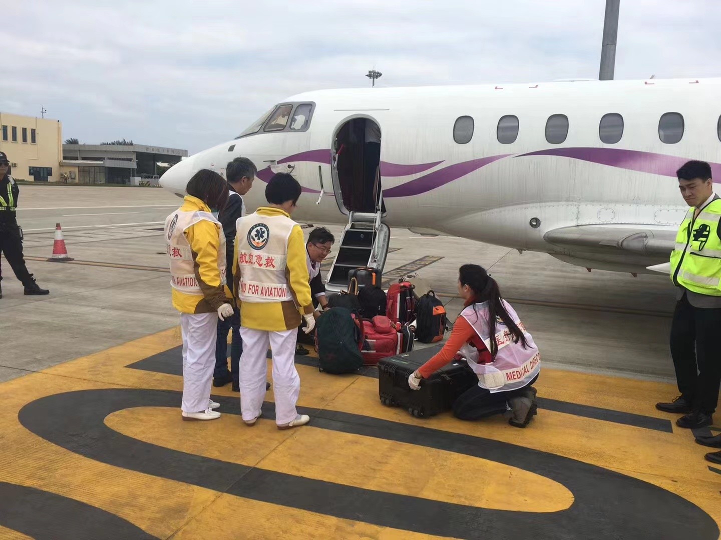 珠海香港出入境救护车出租